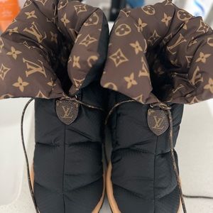Louis Vuitton snow boots - worn 2 times. In almost brand new condition.